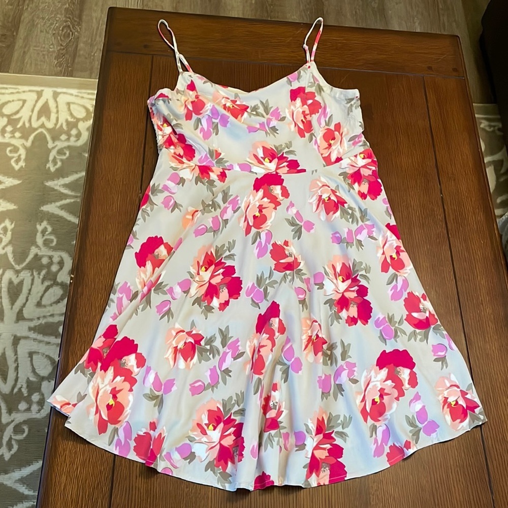 Old Navy Sundress. XL. Tan red pink floral. Spaghetti straps. Lined